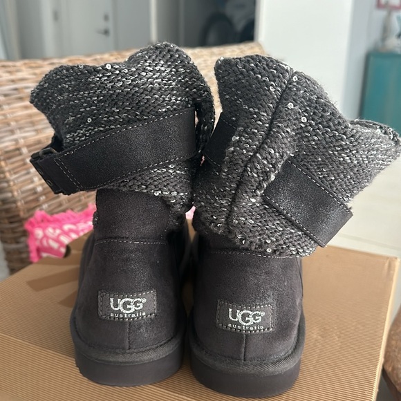 Never worn Uggs Cambridge Metallic - Picture 4 of 4